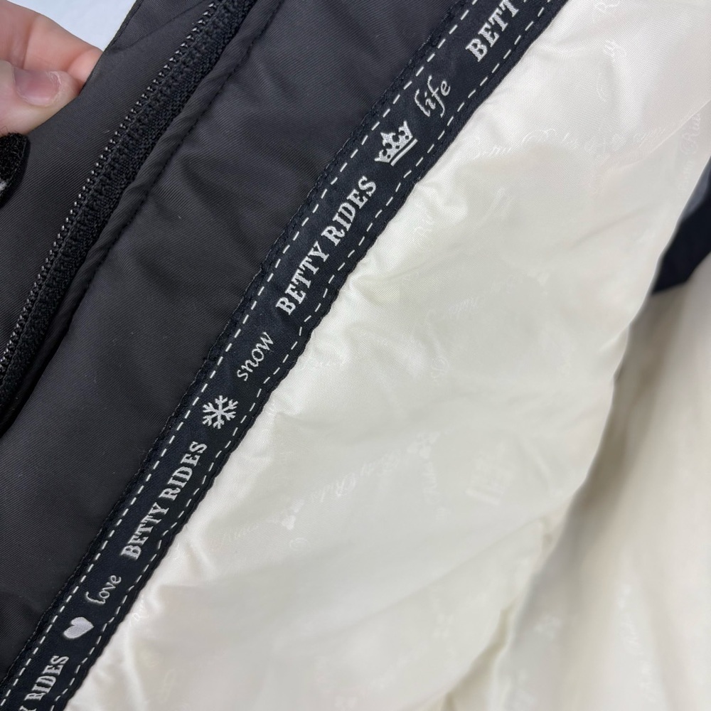 Betty Rides Cold Weather Performance Vest - Picture 8 of 14